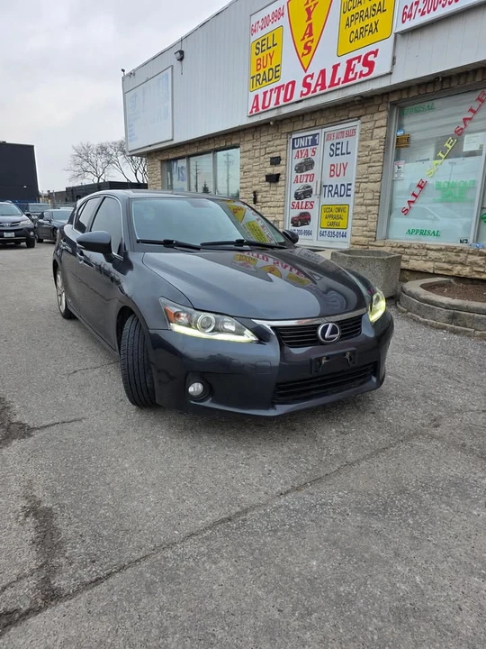 2011 Lexus CT - Image 2 of 10