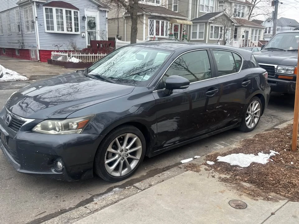 2011 Lexus CT - Image 2 of 5
