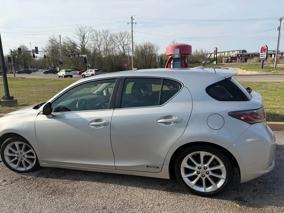 2011 Lexus CT - Image 4 of 9