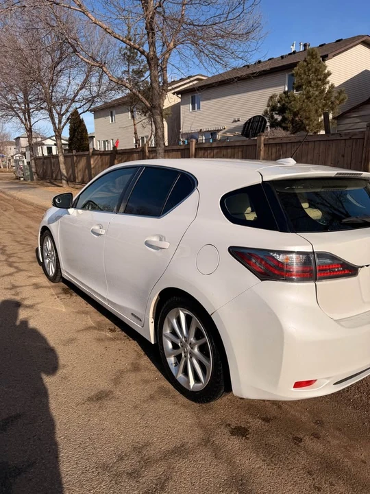 2011 Lexus CT - Image 5 of 8
