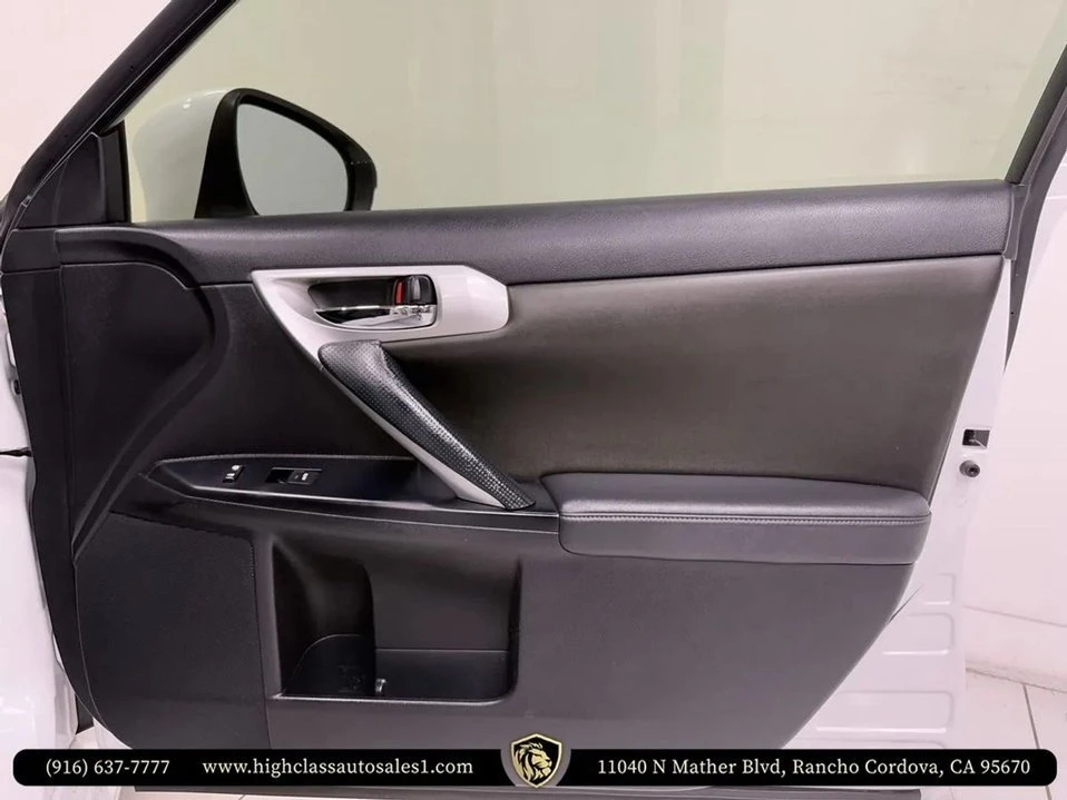 2011 Lexus CT - Image 14 of 16
