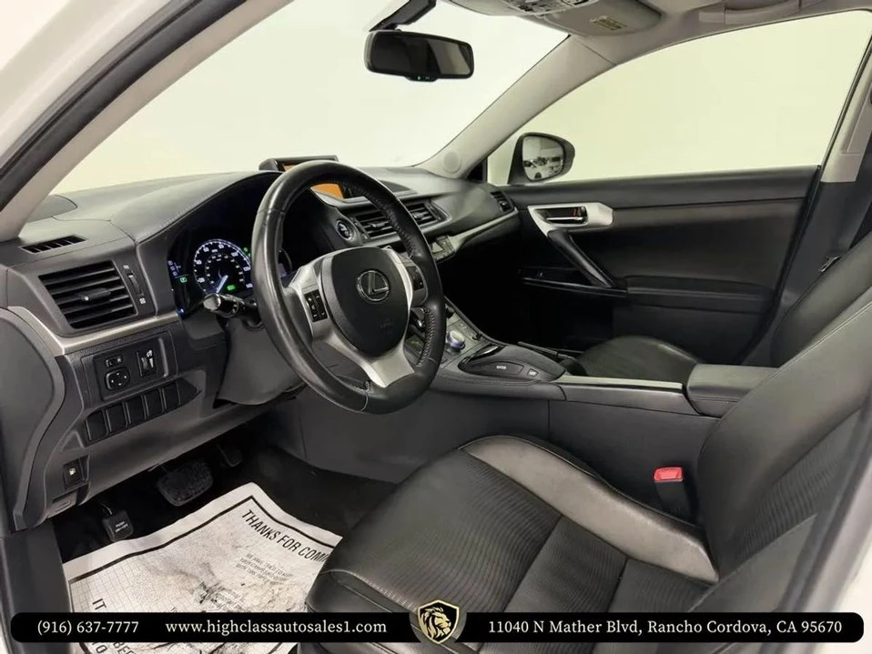 2011 Lexus CT - Image 13 of 16