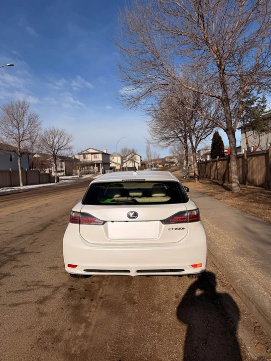 2011 Lexus CT - Image 2 of 8