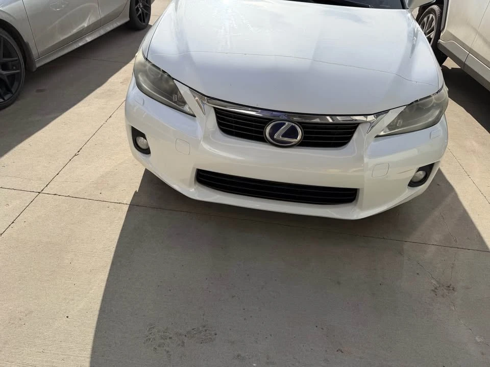 2011 Lexus CT - Image 2 of 20