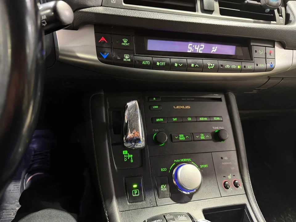 2011 Lexus CT - Image 10 of 20