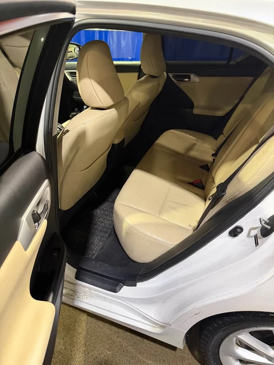 2011 Lexus CT - Image 18 of 20