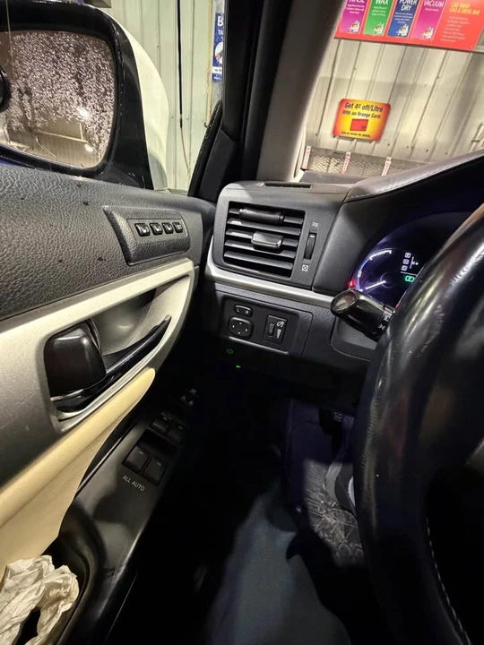 2011 Lexus CT - Image 15 of 20