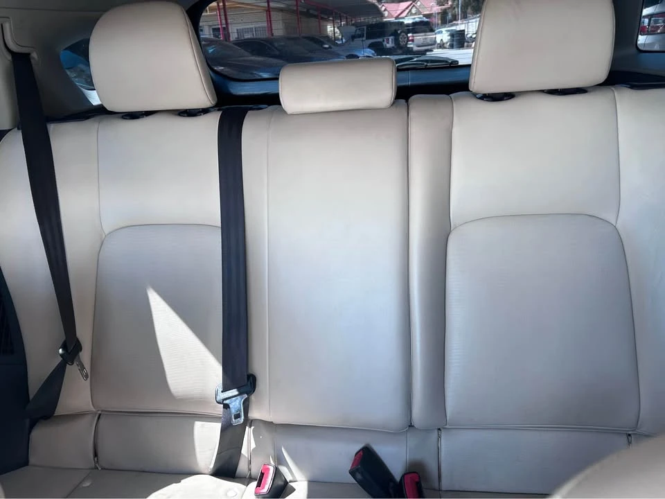 2011 Lexus CT - Image 6 of 10