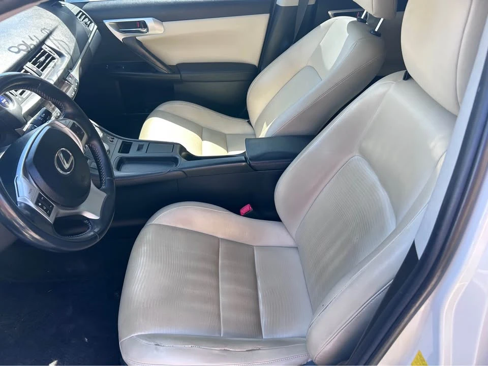 2011 Lexus CT - Image 9 of 10