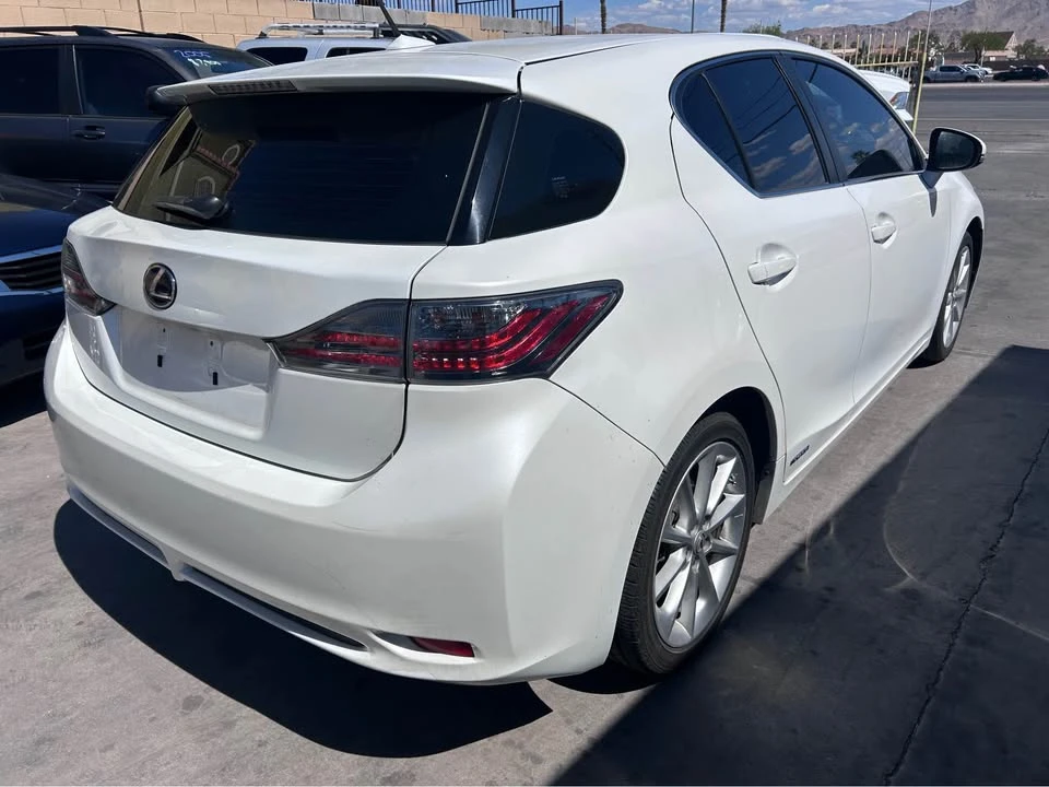 2011 Lexus CT - Image 3 of 10