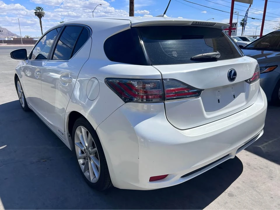 2011 Lexus CT - Image 2 of 10
