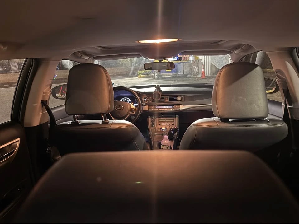 2011 Lexus CT - Image 9 of 10