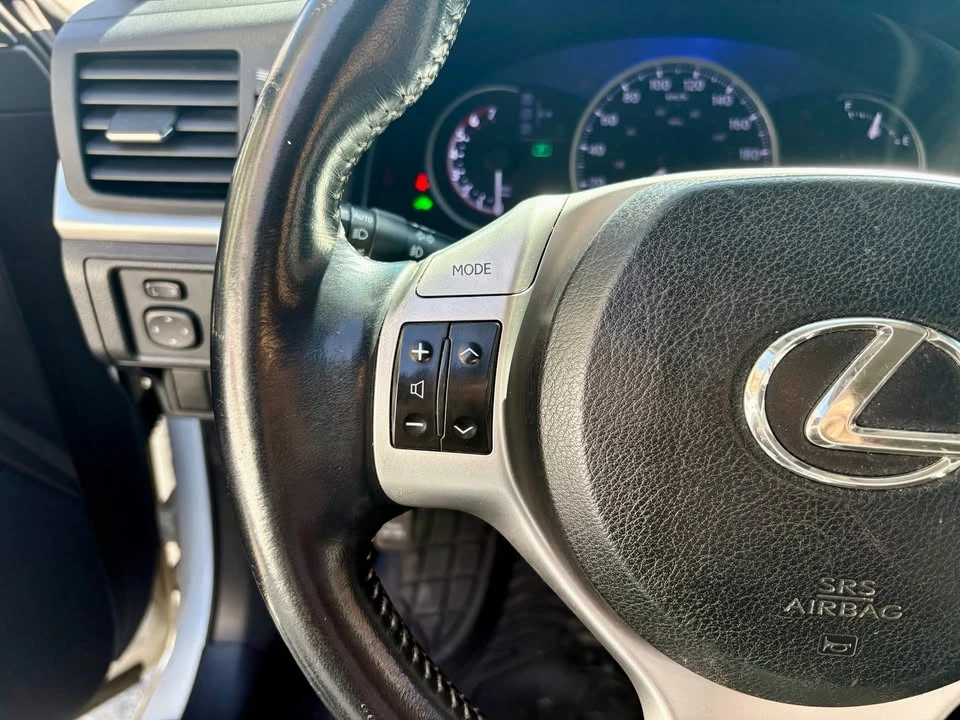2011 Lexus CT - Image 11 of 19