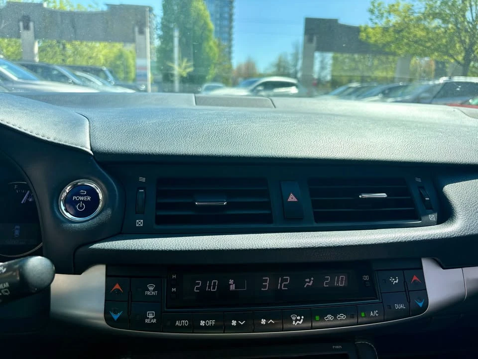2011 Lexus CT - Image 13 of 19