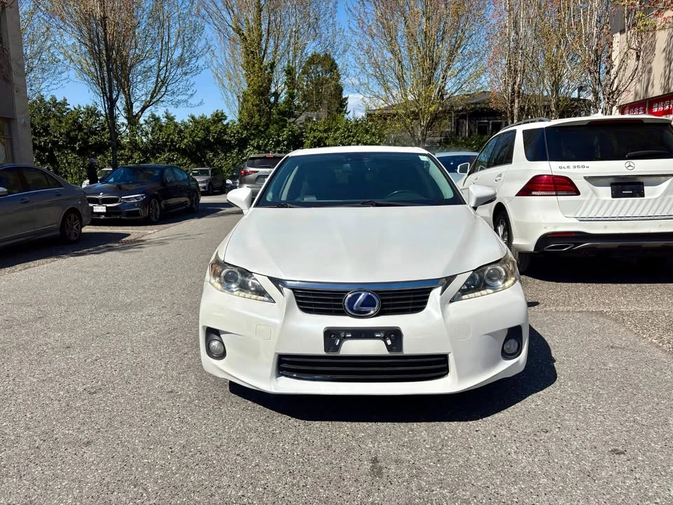 2011 Lexus CT - Image 2 of 19