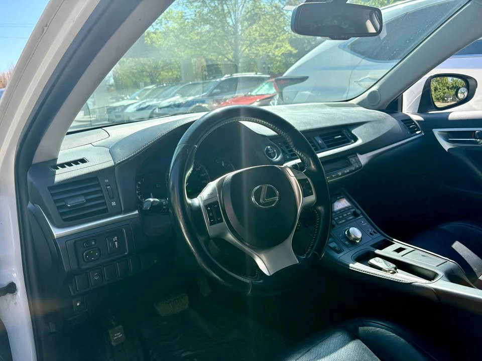 2011 Lexus CT - Image 8 of 19