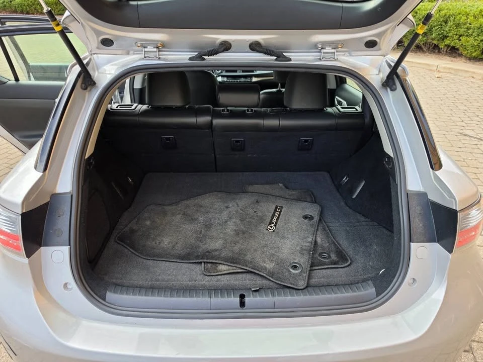 2011 Lexus CT - Image 14 of 17