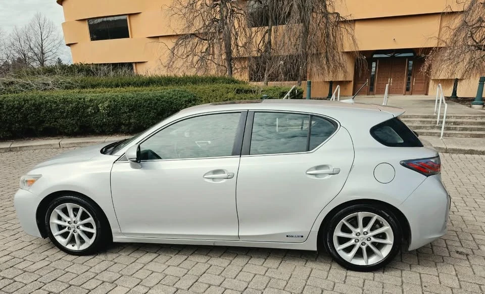2011 Lexus CT - Image 3 of 17