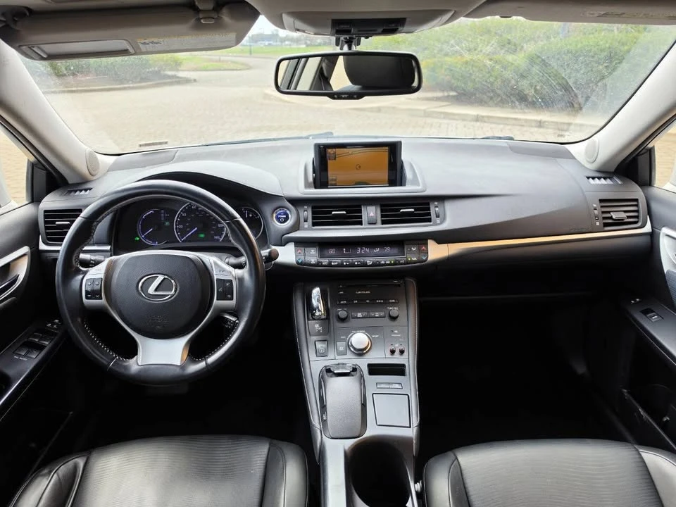 2011 Lexus CT - Image 7 of 17