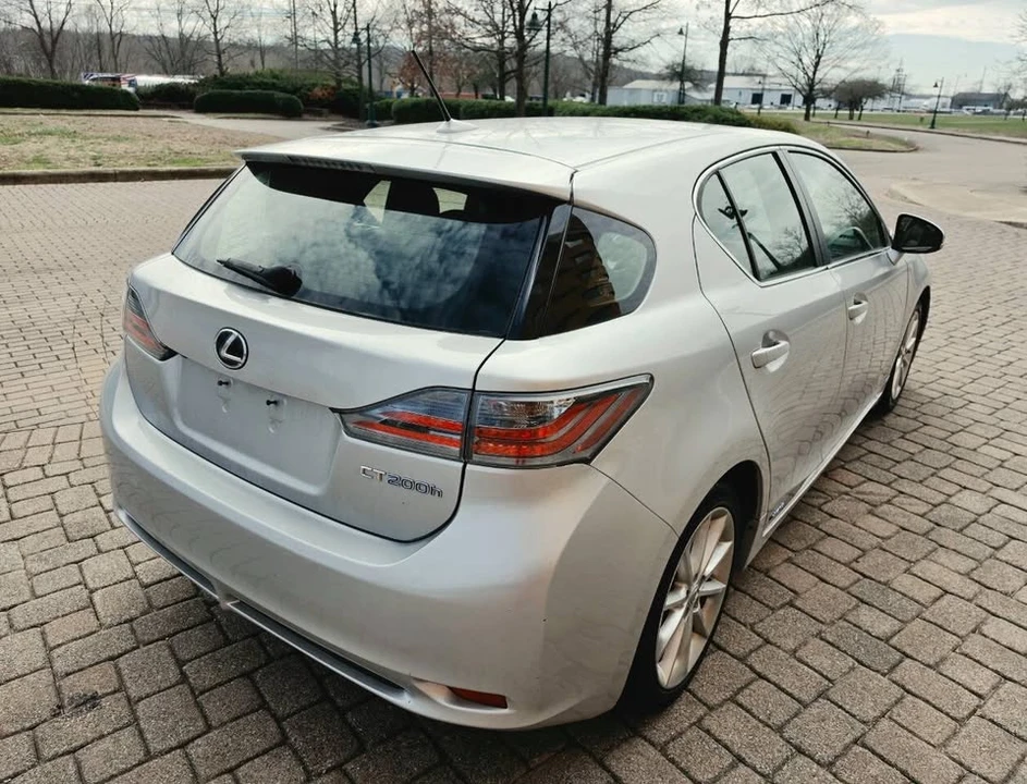 2011 Lexus CT - Image 15 of 17