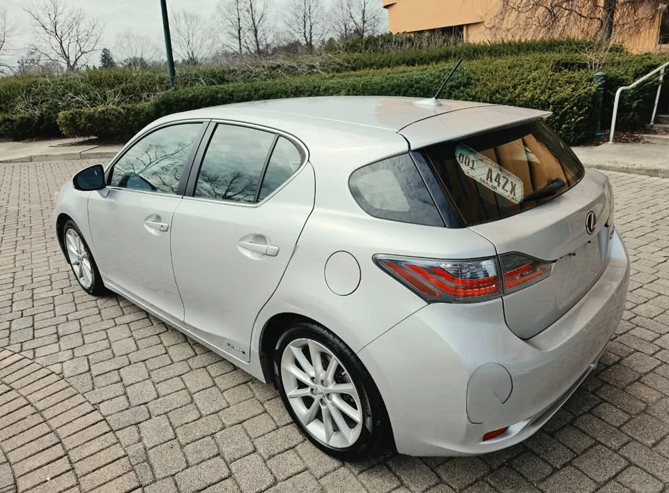 2011 Lexus CT - Image 11 of 17