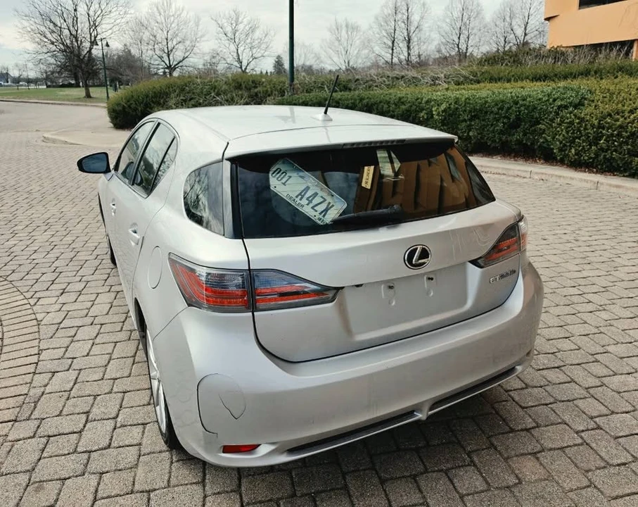 2011 Lexus CT - Image 12 of 17