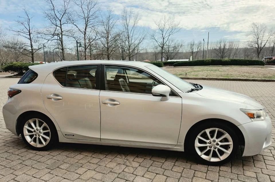 2011 Lexus CT - Image 17 of 17