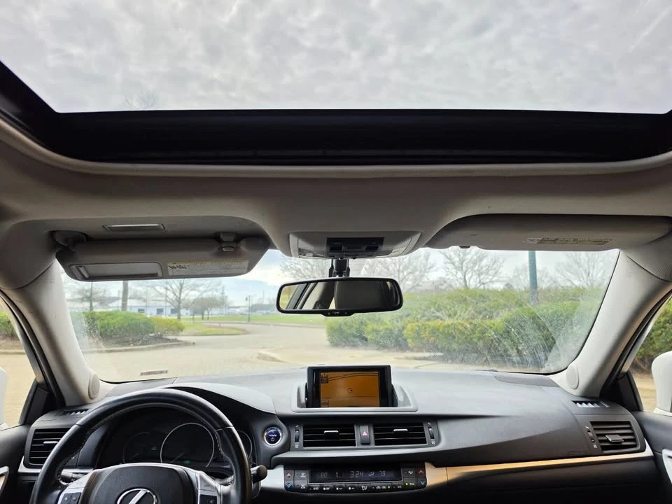 2011 Lexus CT - Image 6 of 17