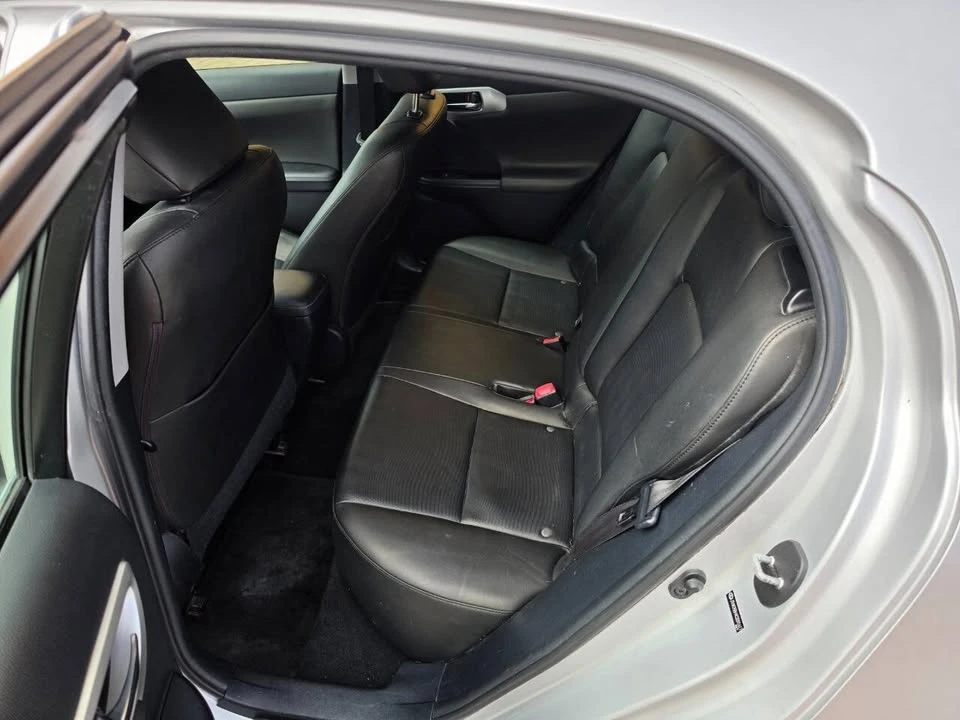 2011 Lexus CT - Image 10 of 17
