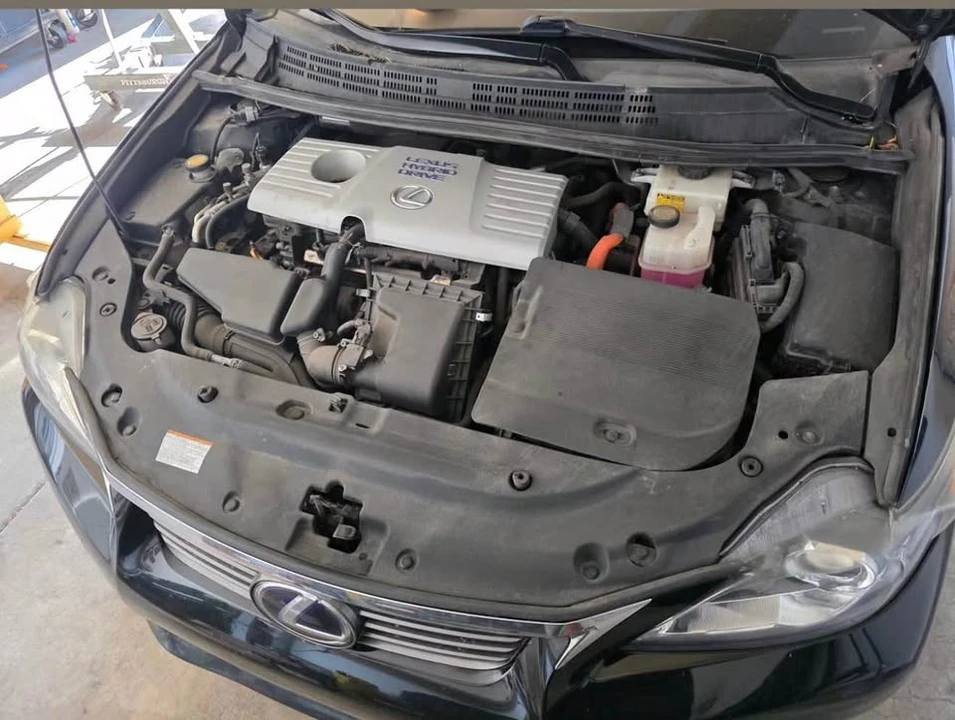 2011 Lexus CT - Image 2 of 4
