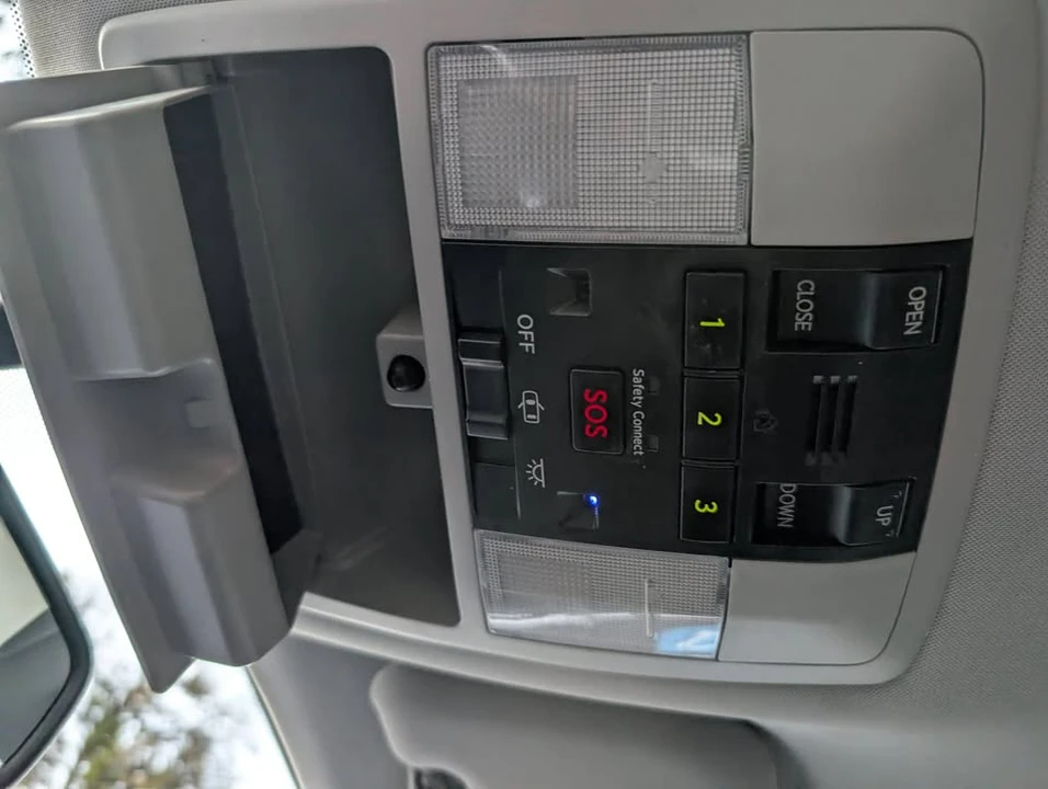 2011 Lexus CT - Image 14 of 18