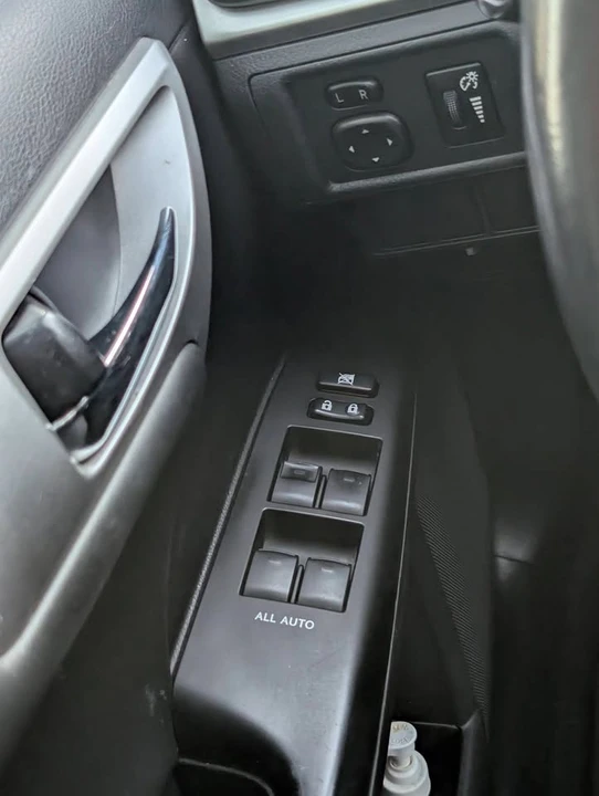 2011 Lexus CT - Image 17 of 18