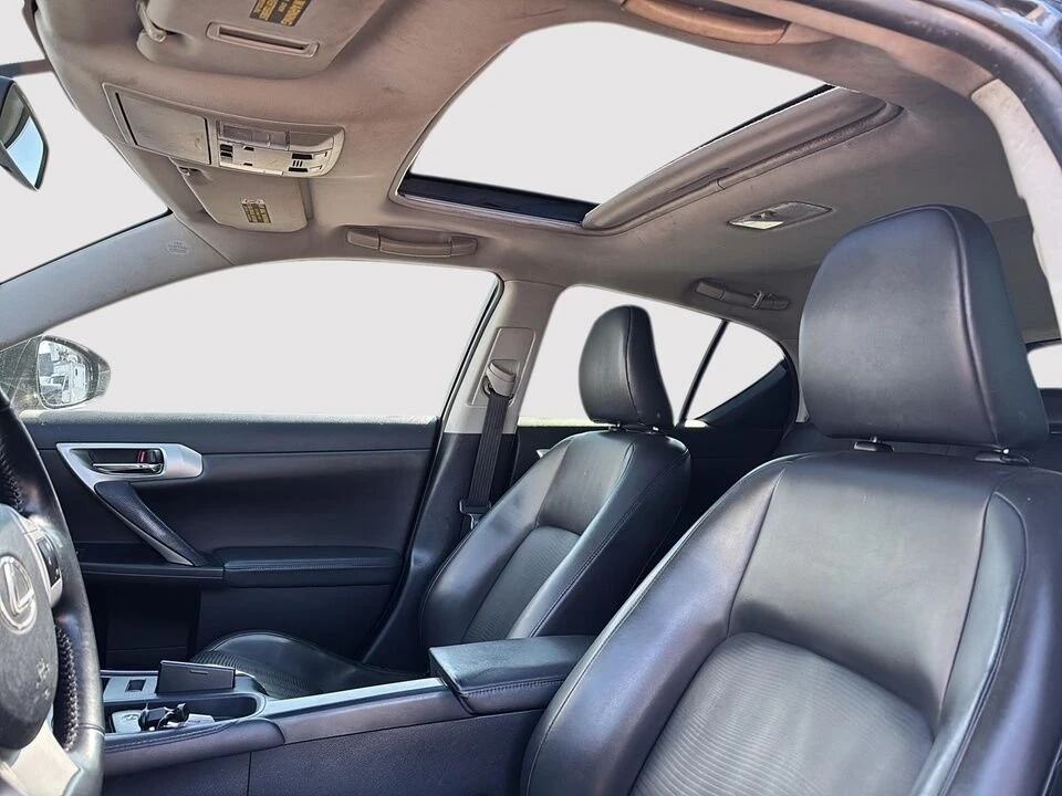 2011 Lexus CT - Image 15 of 18