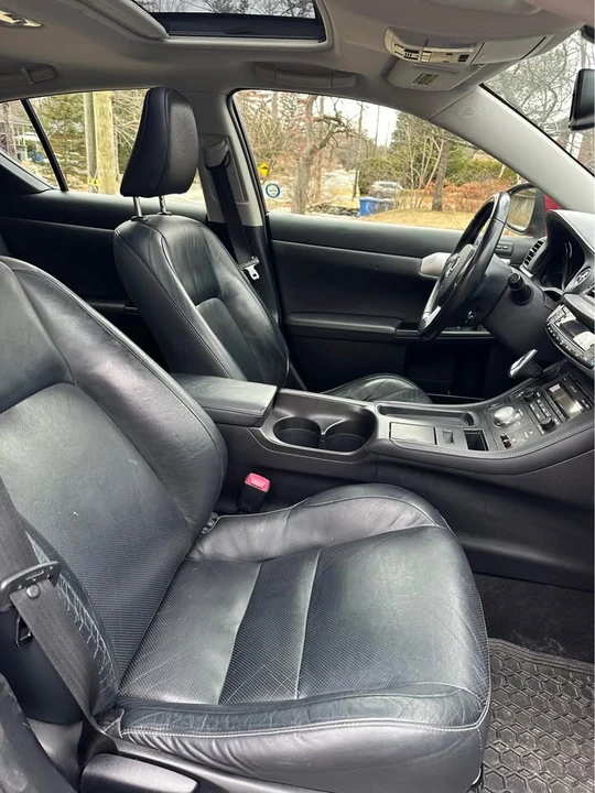2011 Lexus CT - Image 9 of 20