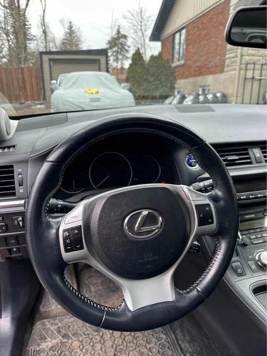 2011 Lexus CT - Image 15 of 20