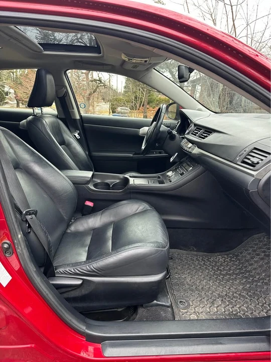 2011 Lexus CT - Image 8 of 20
