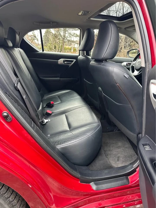2011 Lexus CT - Image 10 of 20