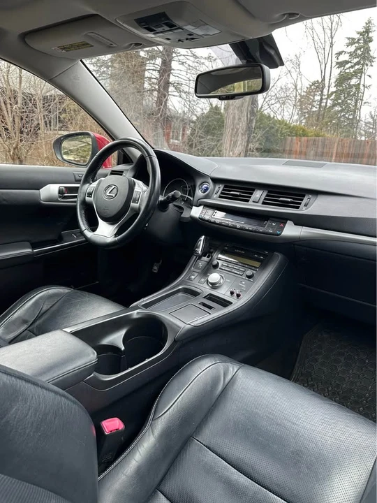2011 Lexus CT - Image 11 of 20