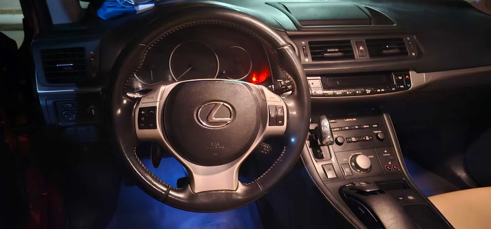 2011 Lexus CT - Image 7 of 8