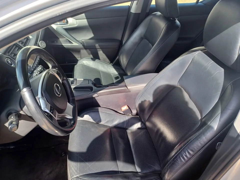 2011 Lexus CT - Image 8 of 12