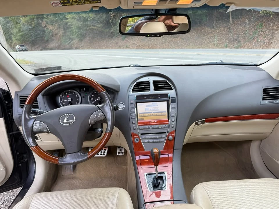 2011 Lexus ES 4th Gen - Image 10 of 19