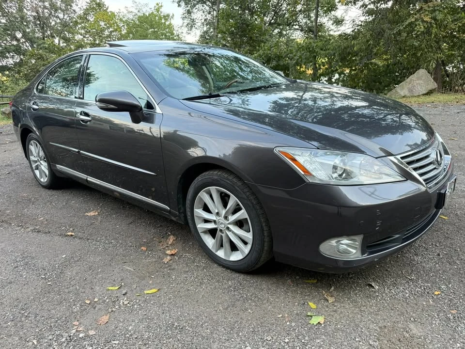 2011 Lexus ES 4th Gen - Image 3 of 19