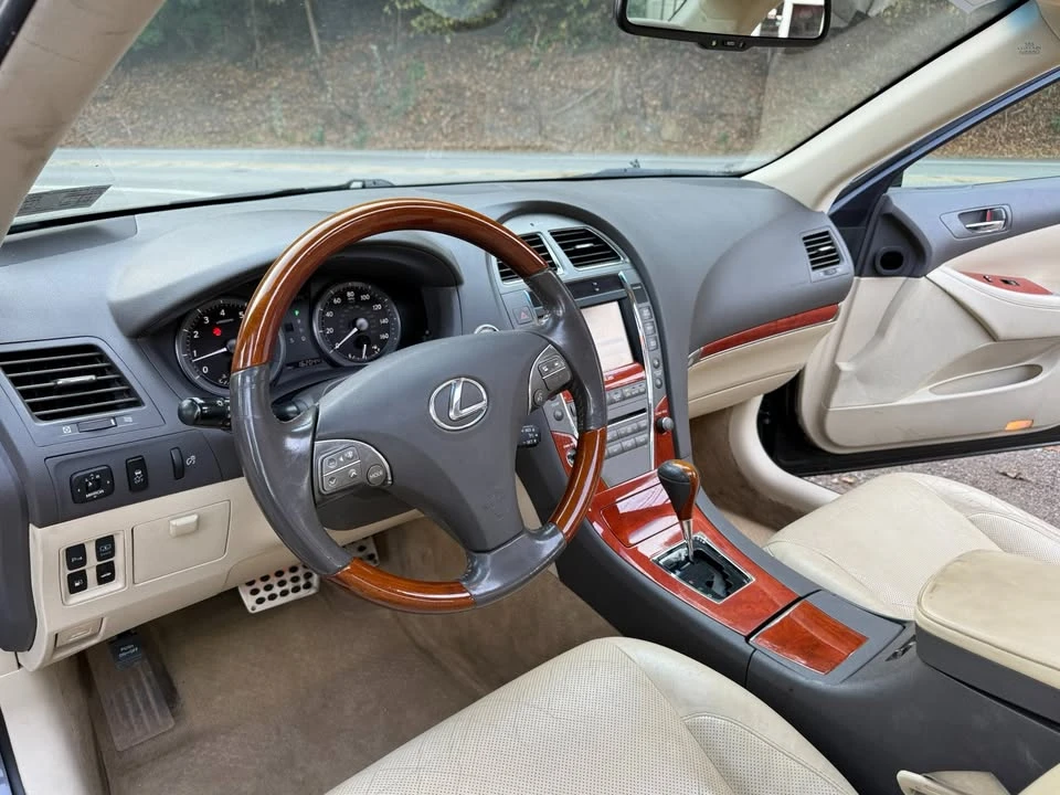 2011 Lexus ES 4th Gen - Image 12 of 19