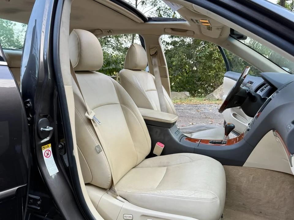 2011 Lexus ES 4th Gen - Image 15 of 19