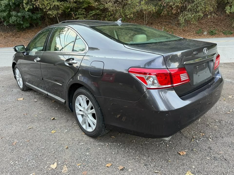 2011 Lexus ES 4th Gen - Image 7 of 19