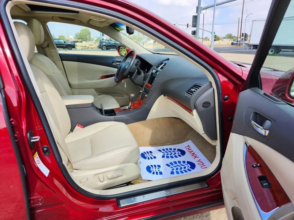 2011 Lexus ES 5th Gen - Image 11 of 19