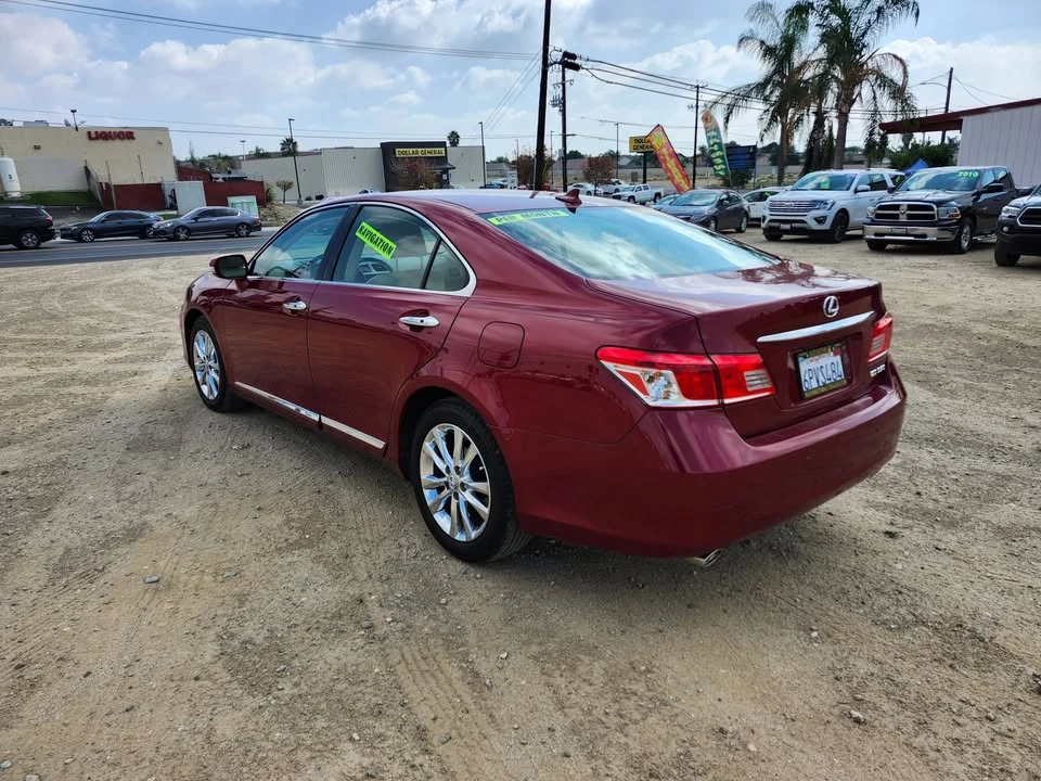 2011 Lexus ES 5th Gen - Image 7 of 19