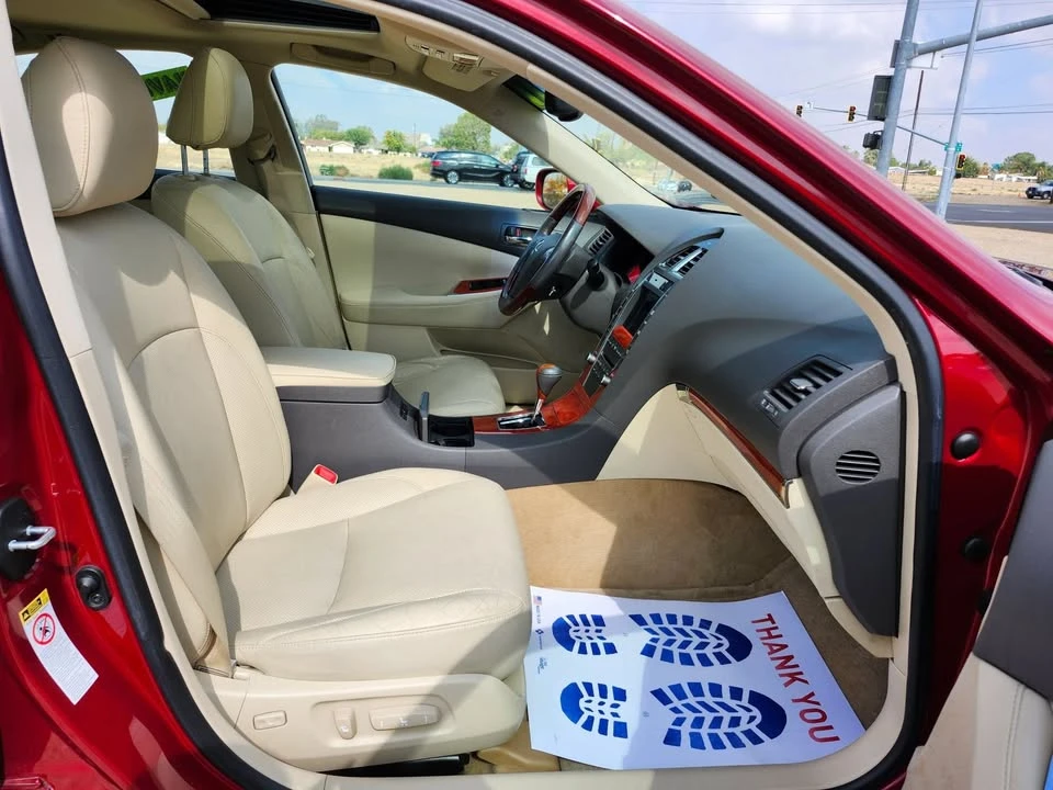 2011 Lexus ES 5th Gen - Image 12 of 19