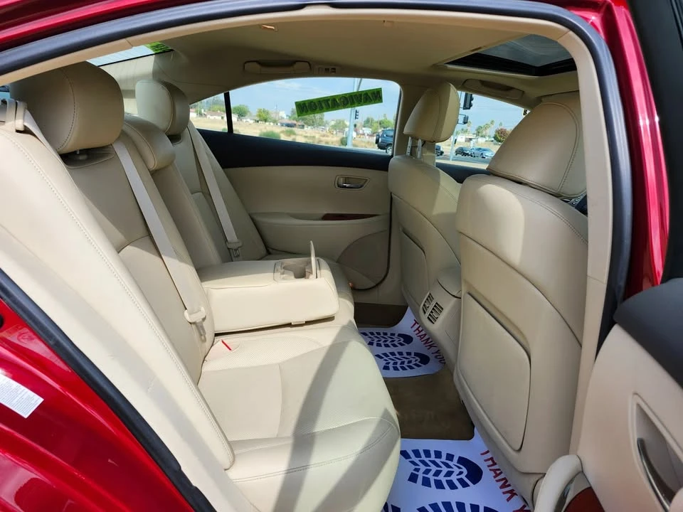 2011 Lexus ES 5th Gen - Image 14 of 19