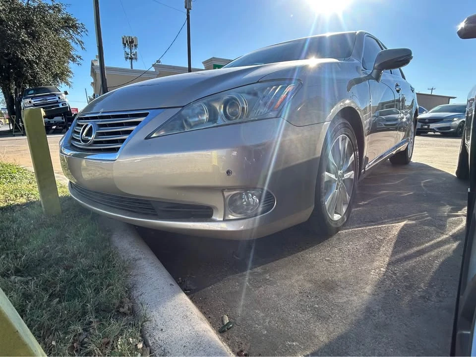 2011 Lexus ES 4th Gen - Image 10 of 13